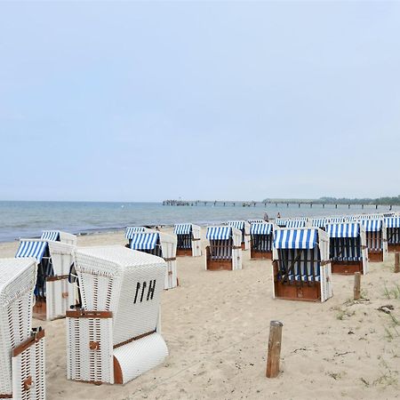 Spacious Bungalow Near Sea In Grundshagen Kültér fotó