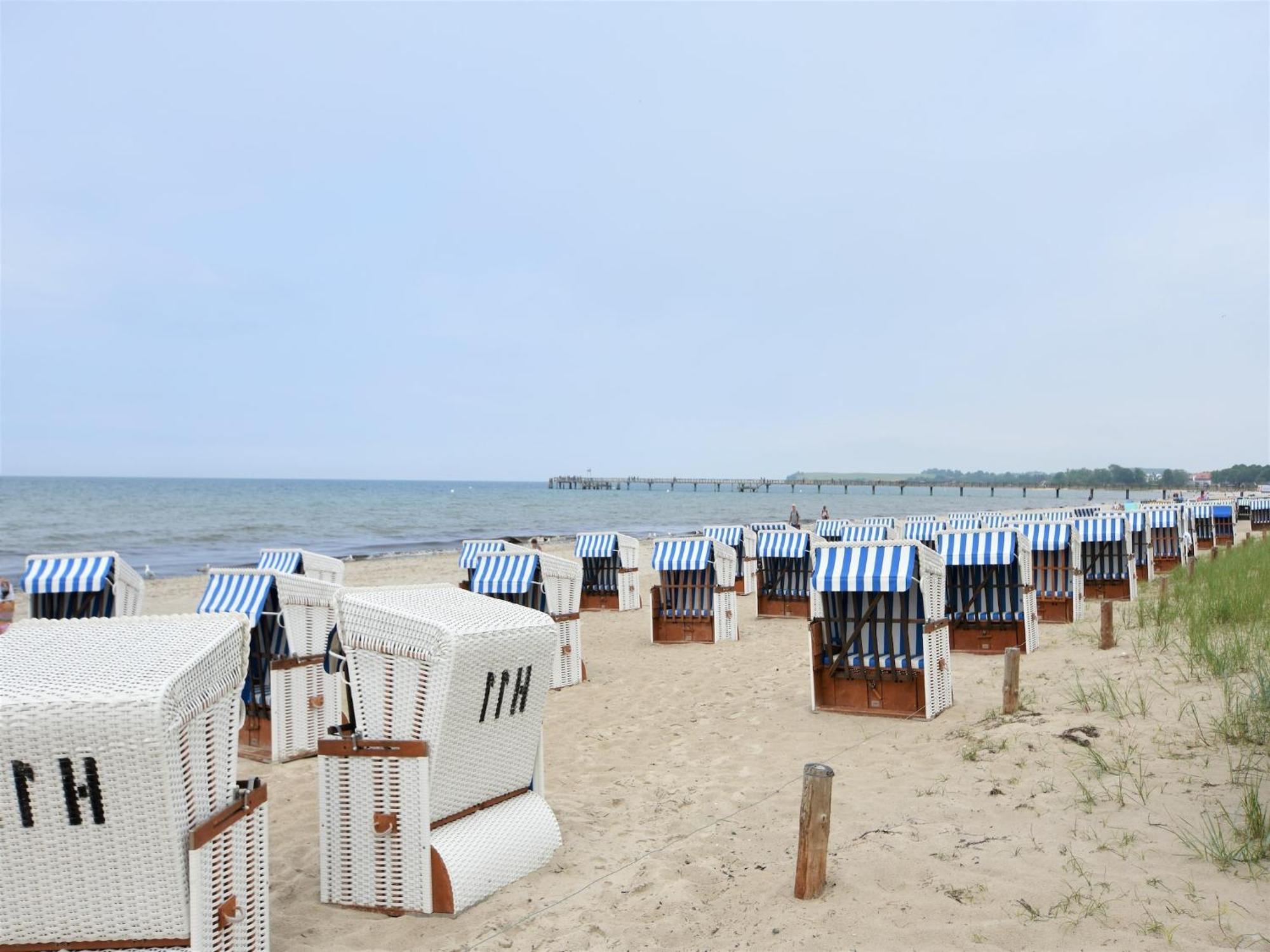 Spacious Bungalow Near Sea In Grundshagen Kültér fotó